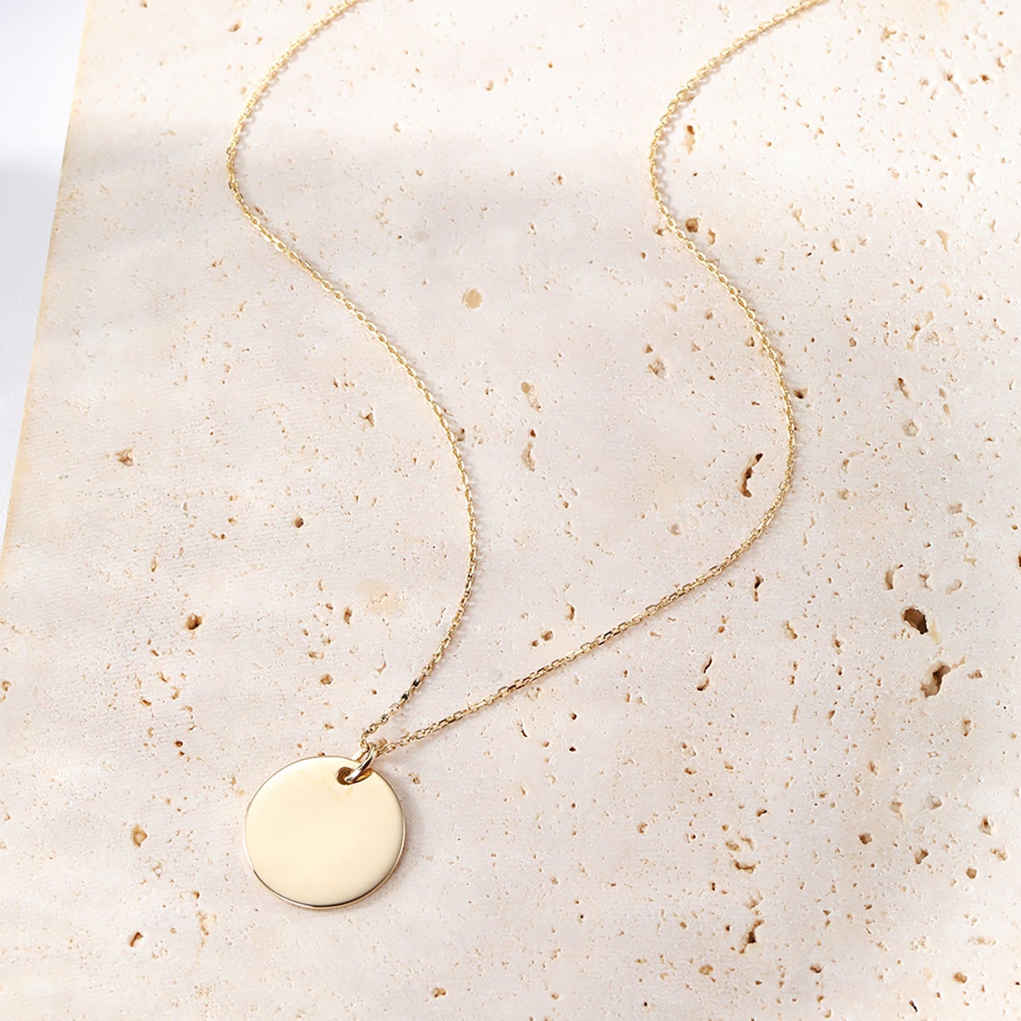 Medallion Pendant Necklace 14K