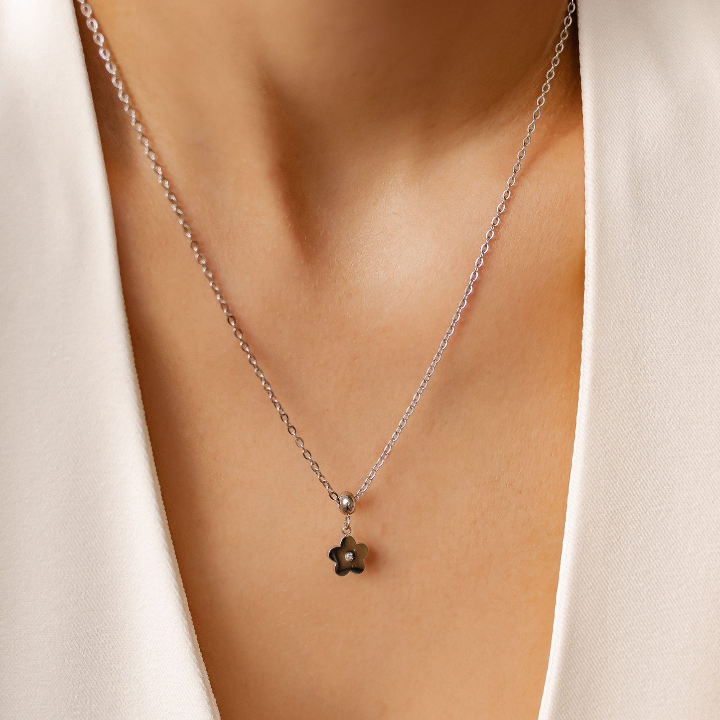 Petite Flower Pendant Gold