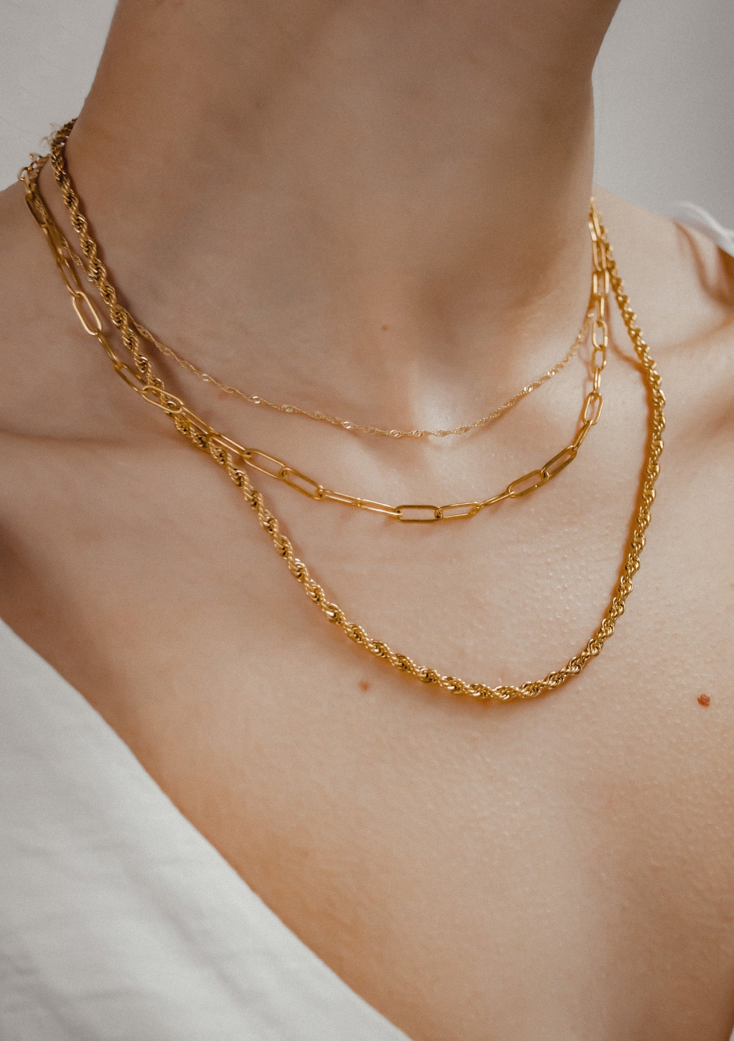 Thin Twist Chain Necklace Gold