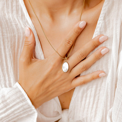 Unique Oval Pendant Gold